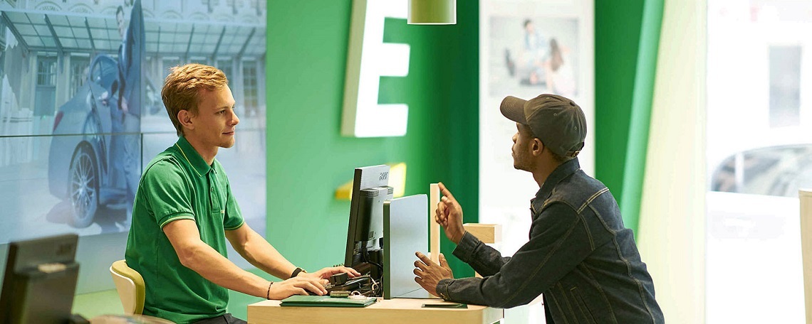 Customer Sales Representative (F/H), 1. portrait