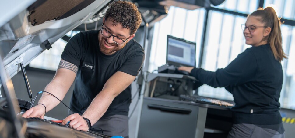 Lehrstelle Automobil-Mechatroniker/-in EFZ Porsche 2027, 1. Bild